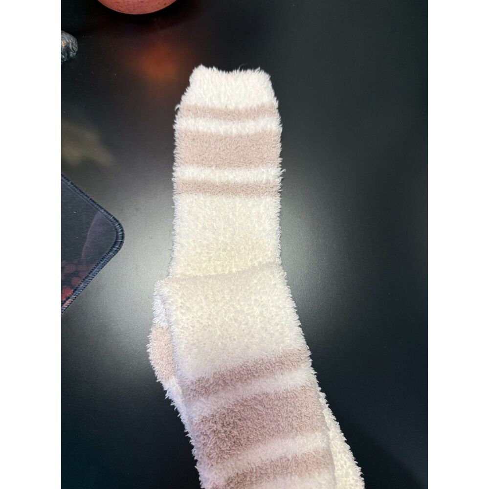 1 Pair Barefoot Dreams Lounge Socks - Picture 2 of 2
